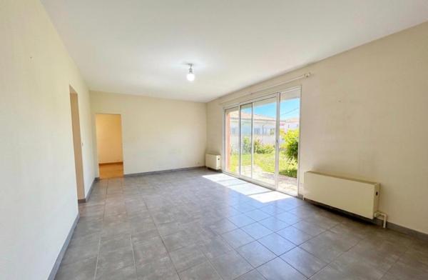 Maison de ville au coeur de Saint-André de Cubzac - 94 m2 habitables - 5 Pièces - 3 Chambres - Terrain  de 480 m2 - Piscinable