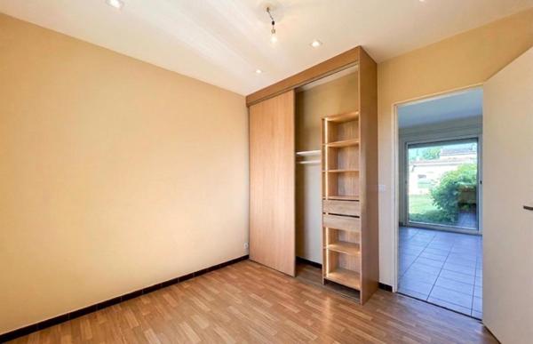 Maison de ville au coeur de Saint-André de Cubzac - 94 m2 habitables - 5 Pièces - 3 Chambres - Terrain  de 480 m2 - Piscinable