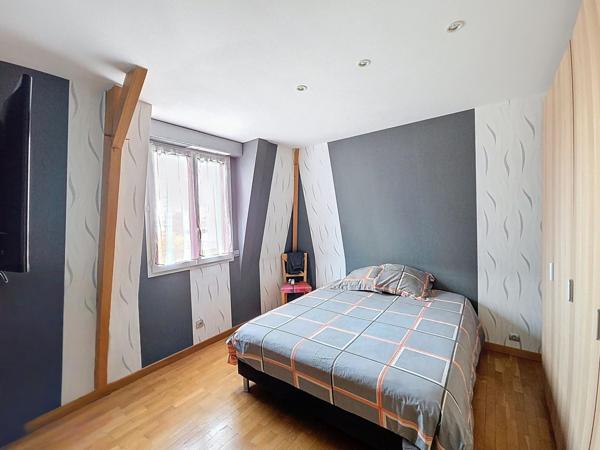 Maison familiale récente avec jardin paysager, à seulement 15 minutes à pied de la gare RER A