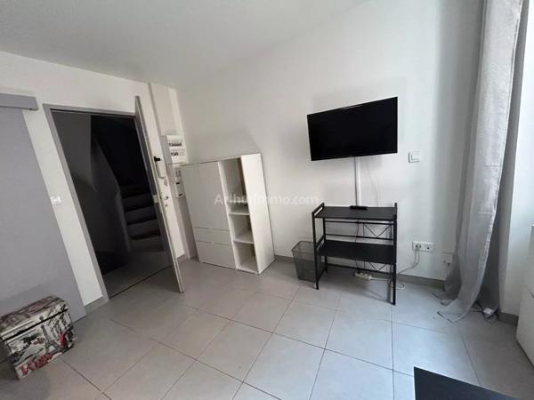 Location                                                      Appartement
                        
                     1 pièces                      16 m2                     à Aubagne