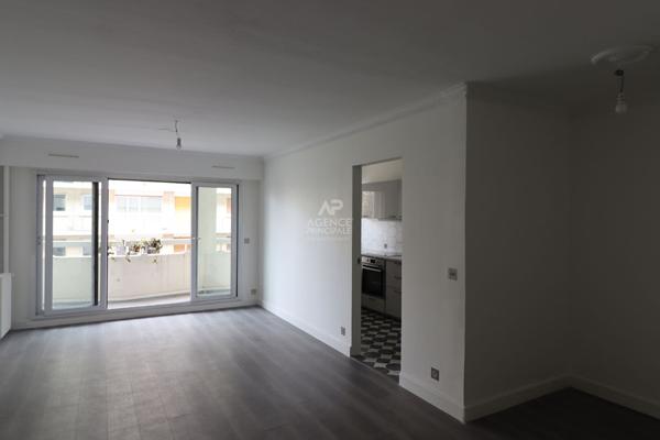 PARIS 18 EME- RUE VAUVENARGUES - METRO GUY MOQUET €577 500 ** - Référence SB-6689