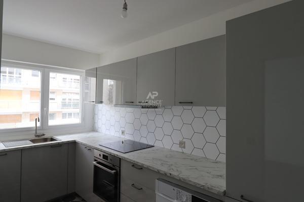 PARIS 18 EME- RUE VAUVENARGUES - METRO GUY MOQUET €577 500 ** - Référence SB-6689