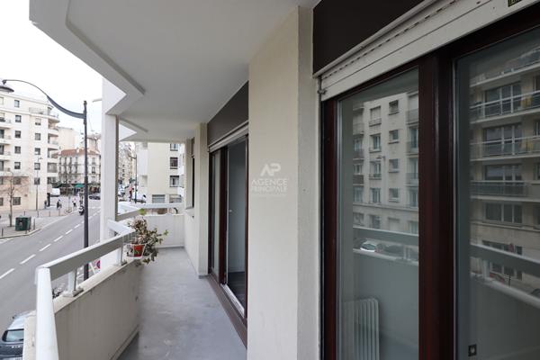 PARIS 18 EME- RUE VAUVENARGUES - METRO GUY MOQUET €577 500 ** - Référence SB-6689