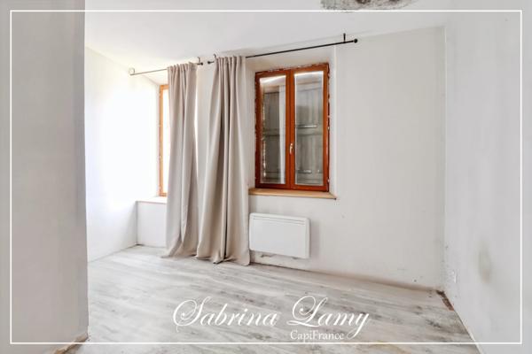 Propriete ancien corps de ferme à vendre 6 pièces BAYE (51)