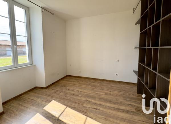 Maison 5 pièces de 141 m² à Montmérac (16300)