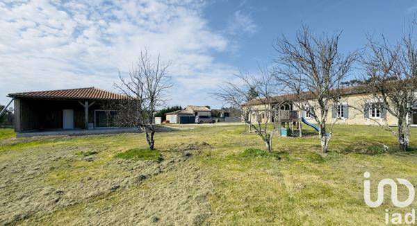 Maison 5 pièces de 141 m² à Montmérac (16300)