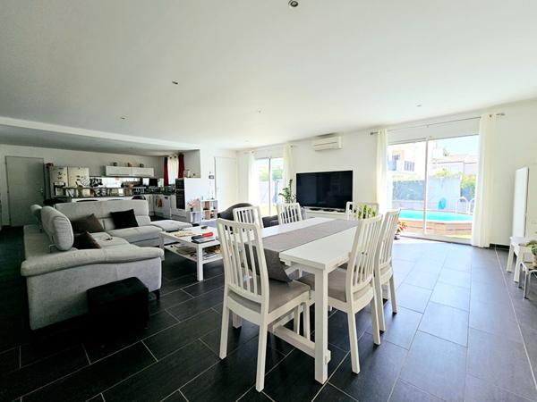 Maison récente de plain-pied La Crau 5 pièce(s) 122m2 -Piscine- Secteur calme, résidentiel et recherché