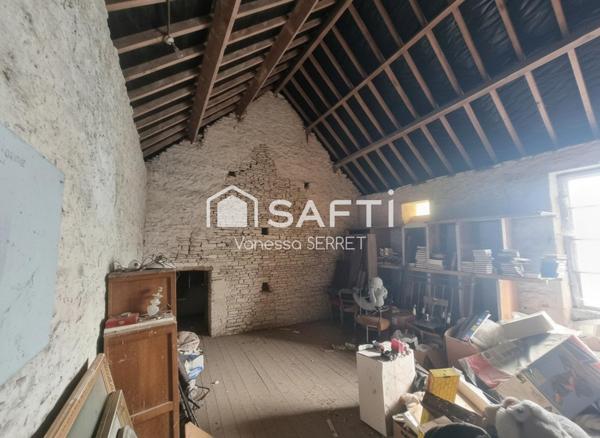 À 5 minutes des plages de Ver-sur-Mer – Ancienne ferme à fort potentiel !