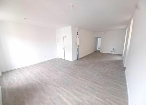 Appartement à vendre    3 pièces • 78,75 m2 Saint-Étienne-de-Saint-Geoirs