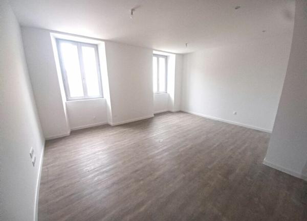 Appartement à vendre    3 pièces • 78,75 m2 Saint-Étienne-de-Saint-Geoirs