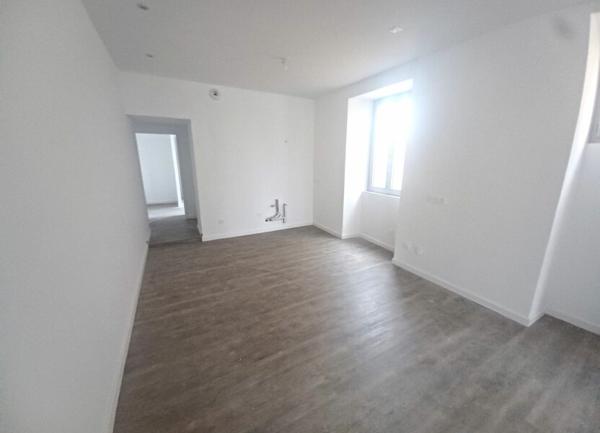 Appartement à vendre    3 pièces • 78,75 m2 Saint-Étienne-de-Saint-Geoirs
