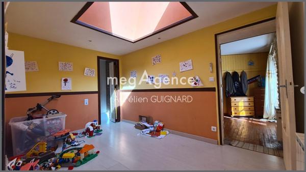 Maison à Bressuire, 79300 - 5 pièces 104m²