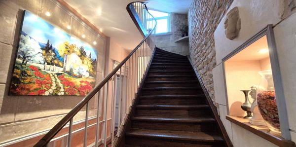 Belle Demeure ou Château de 415 m² à Réhabiliter et Restaurer avec Cour, Garage, Terrasses, Cave voûtée, Chaufferie Fioul et Poêle à Granulés, Greniers de 150 m², Dépendances et Terrain clos et paysager de 3050 m²