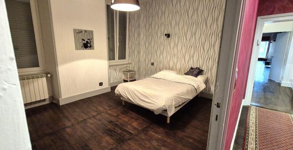 Belle Demeure ou Château de 415 m² à Réhabiliter et Restaurer avec Cour, Garage, Terrasses, Cave voûtée, Chaufferie Fioul et Poêle à Granulés, Greniers de 150 m², Dépendances et Terrain clos et paysager de 3050 m²