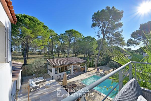 Là où le temps s’arrête, propriété de 2 maisons au coeur de la pinède
