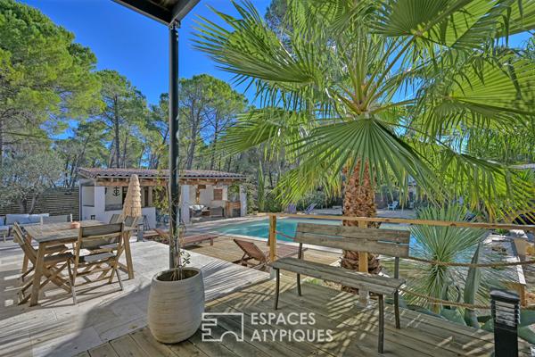 Là où le temps s’arrête, propriété de 2 maisons au coeur de la pinède