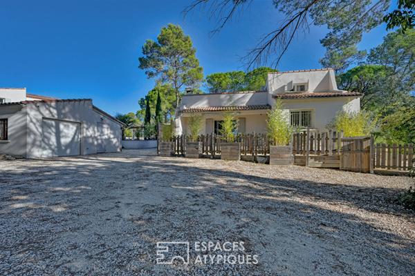 Là où le temps s’arrête, propriété de 2 maisons au coeur de la pinède