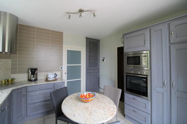 LA FERRIERE, MAISON DE MAITRE AVEC GRANDE ANNEXE PISCINE, SUR PARCELLE DE 2236M², 462000€ FAI