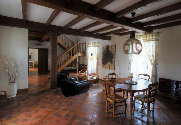 LA FERRIERE, MAISON DE MAITRE AVEC GRANDE ANNEXE PISCINE, SUR PARCELLE DE 2236M², 462000€ FAI