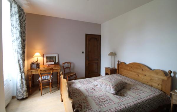 LA FERRIERE, MAISON DE MAITRE AVEC GRANDE ANNEXE PISCINE, SUR PARCELLE DE 2236M², 462000€ FAI