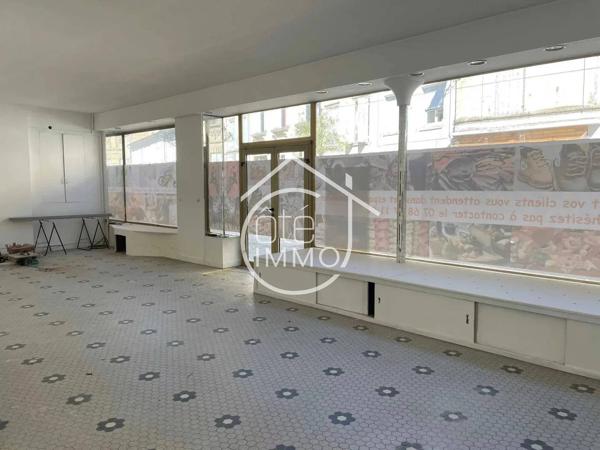 Castillon-la-Bataille: Local commercial avec cave et studio