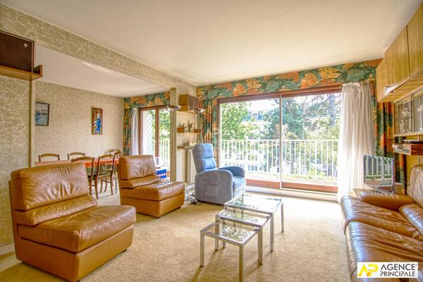 Versailles Avenue de Paris La Bruyère Appartement 7 pièces 138m² avec balcon plein sud et 2 parkings €740 000 ** - Référence 25646