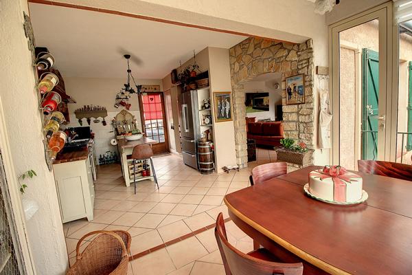 A vendre : Maison au coeur de village de Lorgues - 115m² - 3 chambres - 255m² de terrain