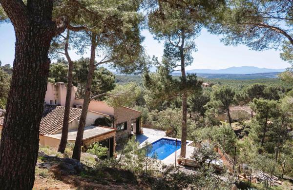 MAISON AVEC VUES SPECTACULAIRES ET POSITION DOMINANTE – 15 MIN PERPIGNAN