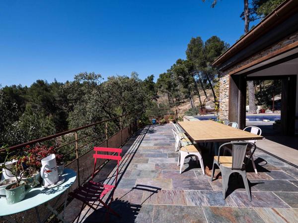 MAISON AVEC VUES SPECTACULAIRES ET POSITION DOMINANTE – 15 MIN PERPIGNAN