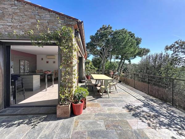 MAISON AVEC VUES SPECTACULAIRES ET POSITION DOMINANTE – 15 MIN PERPIGNAN