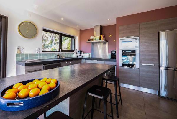MAISON AVEC VUES SPECTACULAIRES ET POSITION DOMINANTE – 15 MIN PERPIGNAN