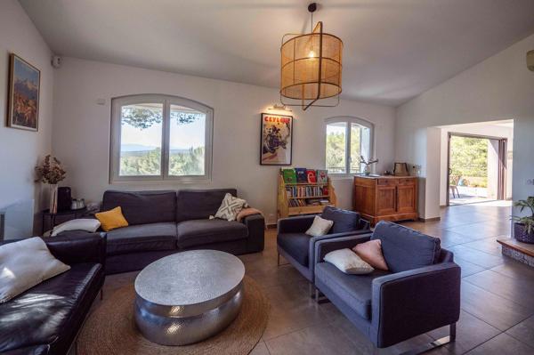 MAISON AVEC VUES SPECTACULAIRES ET POSITION DOMINANTE – 15 MIN PERPIGNAN