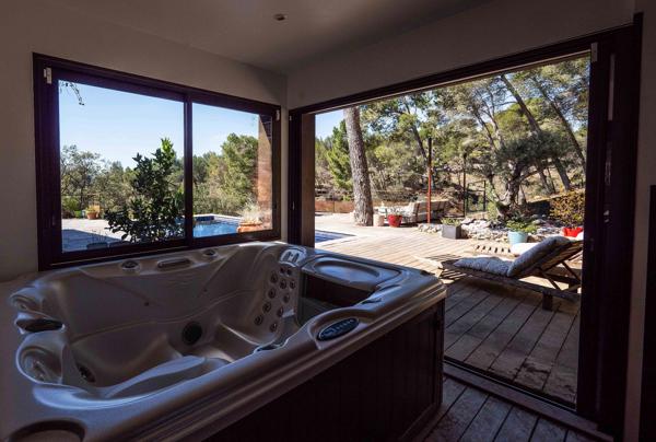 MAISON AVEC VUES SPECTACULAIRES ET POSITION DOMINANTE – 15 MIN PERPIGNAN