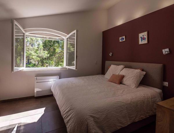 MAISON AVEC VUES SPECTACULAIRES ET POSITION DOMINANTE – 15 MIN PERPIGNAN