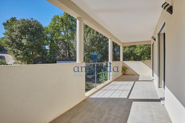 Lumineuse villa contemporaine de 300m2 avec piscine 10x4.5m, jardin 1500m2, double garage