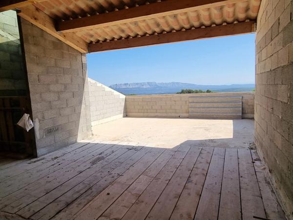 Studio avec grande terrasse à Saint Savournin