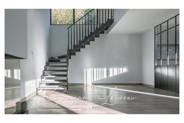 Maison contemporaine de 2017 - une ligne sobre qui capte le regard