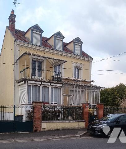 Montereau, Idéal investisseur ou pas, belle maison de 163 m², 8 PP + dépendances, cave,  jardin clos