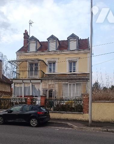 Montereau, Idéal investisseur ou pas, belle maison de 163 m², 8 PP + dépendances, cave,  jardin clos