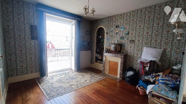 Montereau, Idéal investisseur ou pas, belle maison de 163 m², 8 PP + dépendances, cave,  jardin clos