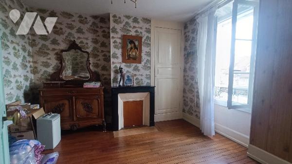 Montereau, Idéal investisseur ou pas, belle maison de 163 m², 8 PP + dépendances, cave,  jardin clos