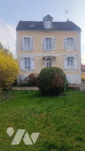 Montereau, Idéal investisseur ou pas, belle maison de 163 m², 8 PP + dépendances, cave,  jardin clos