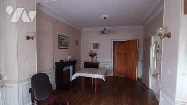 Montereau, Idéal investisseur ou pas, belle maison de 163 m², 8 PP + dépendances, cave,  jardin clos