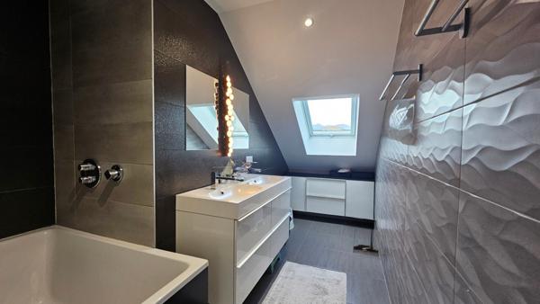 Maison - 11 pièces - 170 m²