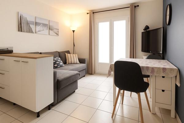 Coup de cœur à 50 mètres de l’océan – T2 rénové avec loggia, terrasse & garage