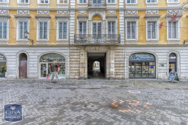 Vente appartement 7 pièces de 219.66m²