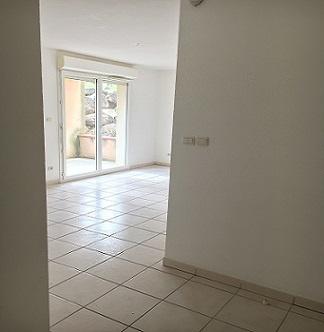 APT T3 - EN REZ DE CHAUSSÉE AVEC TERRASSE PRIVÉE & 2 PLACES DE PARKING RÉSIDENCE SÉCURISÉE -