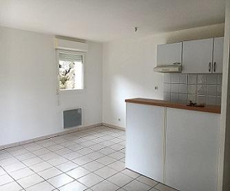 APT T3 - EN REZ DE CHAUSSÉE AVEC TERRASSE PRIVÉE & 2 PLACES DE PARKING RÉSIDENCE SÉCURISÉE -