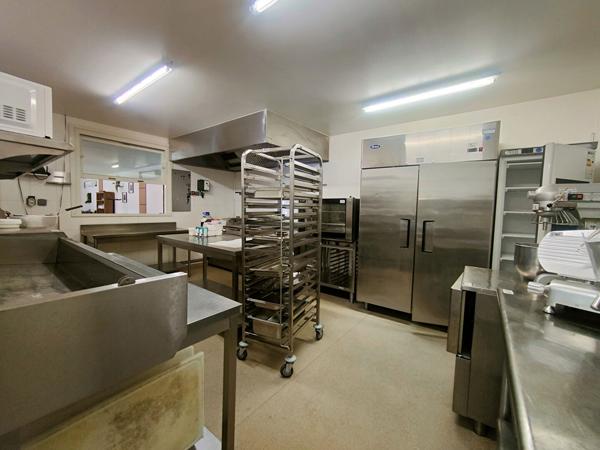 86130 DISSAY Local commercial Dissay 355 m2
