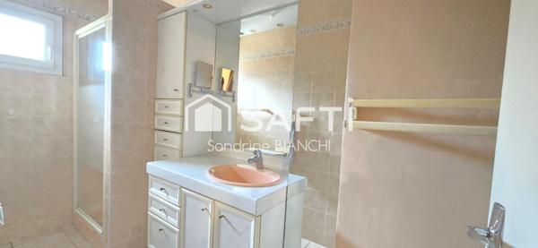 Maison avec sous sol hors sol sur 749 m² de terrain